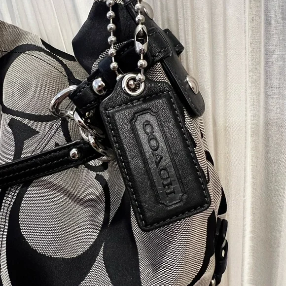 Coach Black and Cream Shoulder Bag - Picture 2 of 3